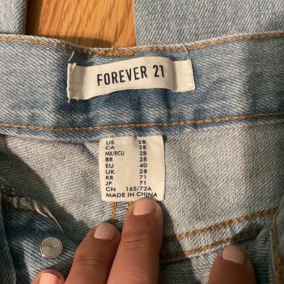 Forever 21 Boyfriend Jeans size 28 - Picture 6 of 6
